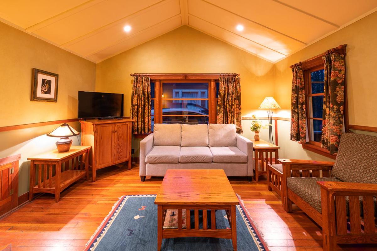 Johnston Canyon & Chalet *