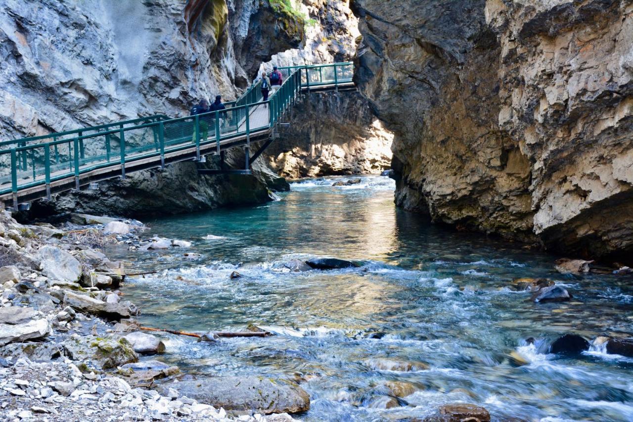 Chalet Johnston Canyon &